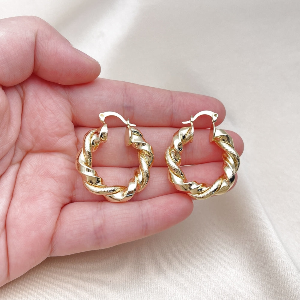 Oro Laminado Medium Hoop, Gold Filled Style Twist Design, Diamond Cutting Finish, Golden Finish