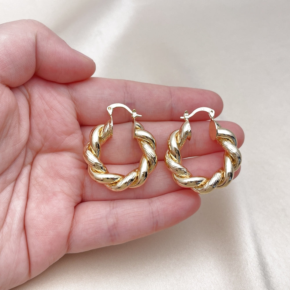 Oro Laminado Medium Hoop, Gold Filled Style Twist and Hollow Design, Diamond Cutting Finish, Golden Finish