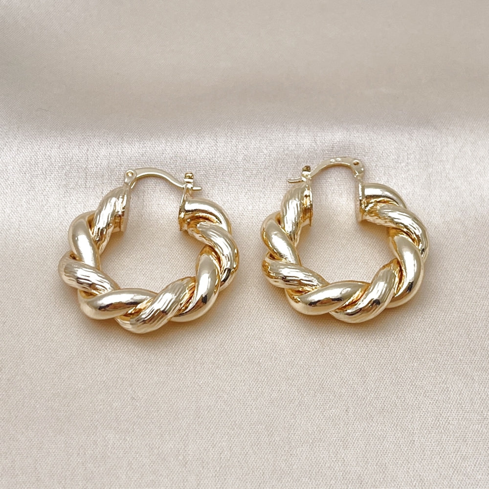 Oro Laminado Medium Hoop, Gold Filled Style Twist and Hollow Design, Diamond Cutting Finish, Golden Finish