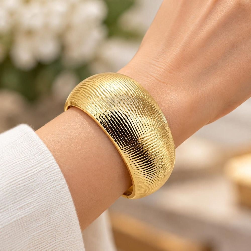 Oro Laminado Individual Bangle, Gold Filled Style Diamond Cutting Finish, Golden Finish